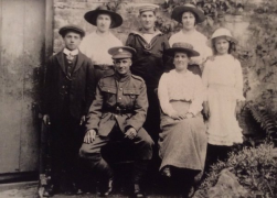 F165 Dick Hughes, Devonshire Regiment, Lucy and family. Courtesy of Paul Hughes.