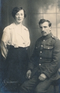 F009 Unnamed soldier and sister, Aberdeen studio
