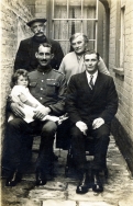 F44 Unnamed soldier with medal ribbon, and family