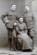 F046 Soldiers and mother 28 February, 1914