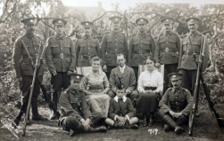 F154 Gloucestershire Regiment pals and family