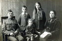 F118 Royal Scots Fusiliers and family