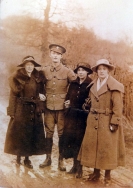 F167 Unnamed soldier and Brotheridge ladies. Courtesy of Paul Hughes.