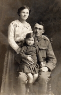 F139 Unnamed soldier and family, Annie Gib Studio, Silloth.