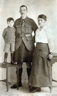 F131 Unnamed soldier and family, J. Curzon Studio, Brighouse.