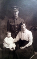 F163 Unnamed soldier, West Yorkshire Regiment, and family. Courtesy of Paul Hughes.