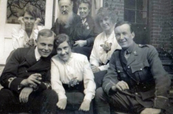 G437 Cheltenham Ladies College ladies and pals, 1917. Courtesy of @CLC