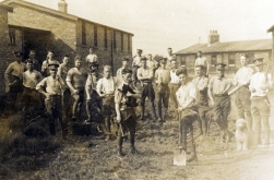 G021 Royal Engineers with cat and dog