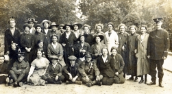 U099 Mixed group with Queen Mary's Army Auxiliary Corps