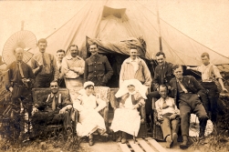 W044 Wounded group, Abbeville, 1918