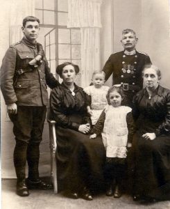 F207 Unnamed soldier and family, courtesy of Michael Briggs