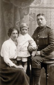 F216 Unnamed soldier and family w